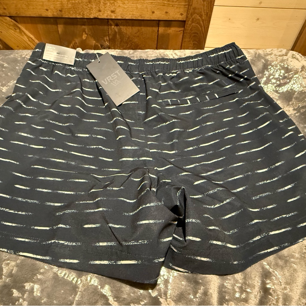 New Men’s Vrst 5 Inch Resort Shorts